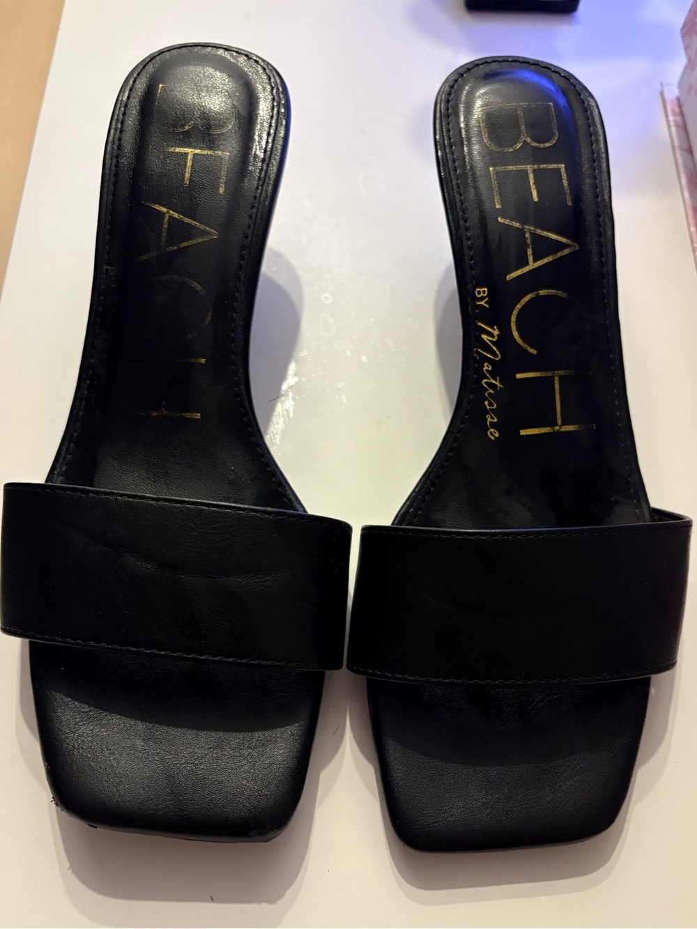 Kitten heels square toes